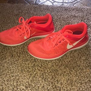 Nike fitsole coral